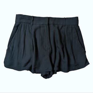 Aritzia Talula Pleated Flowy Relaxed Fit Black Rayon Shorts Size 4